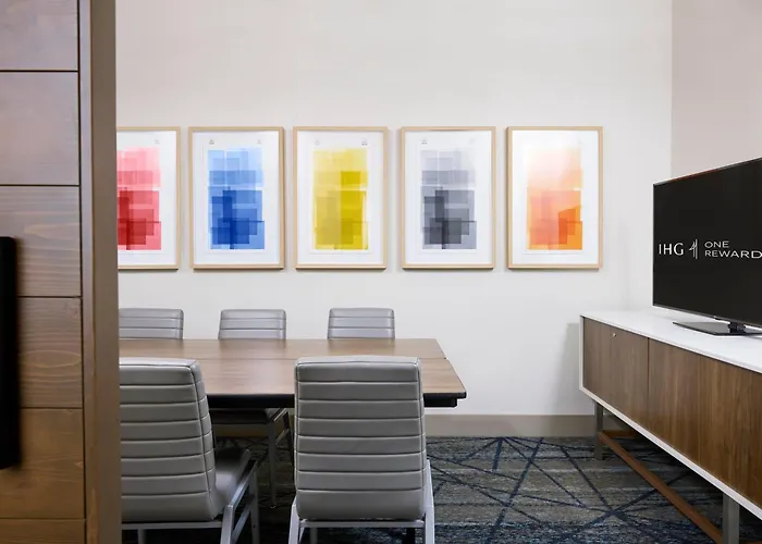 Express & South By Ihg Hotel 2*