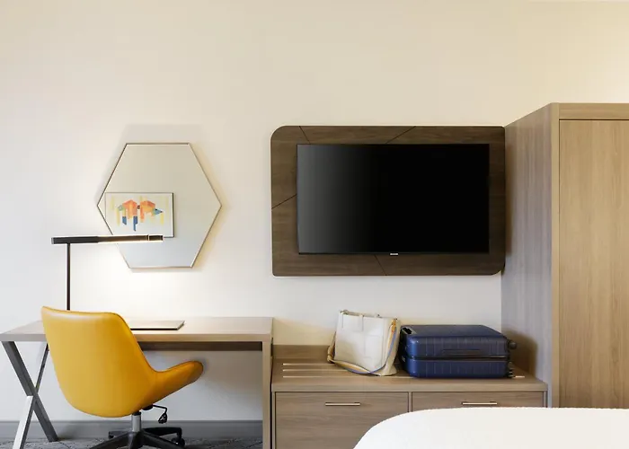Express & South By Ihg Hotel
